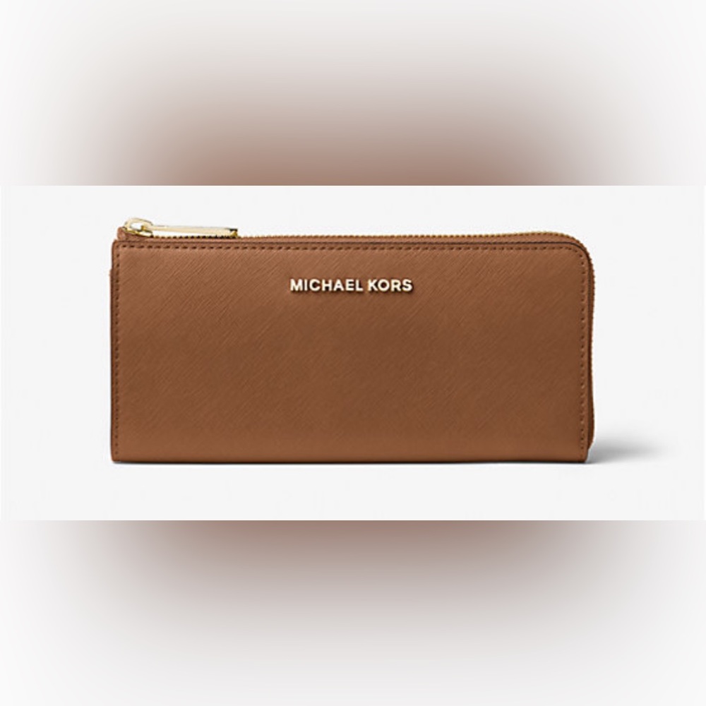 COPY - Michael Kors Jet Set Travel Large Saffiano Leather Quarter-Zip Wallet